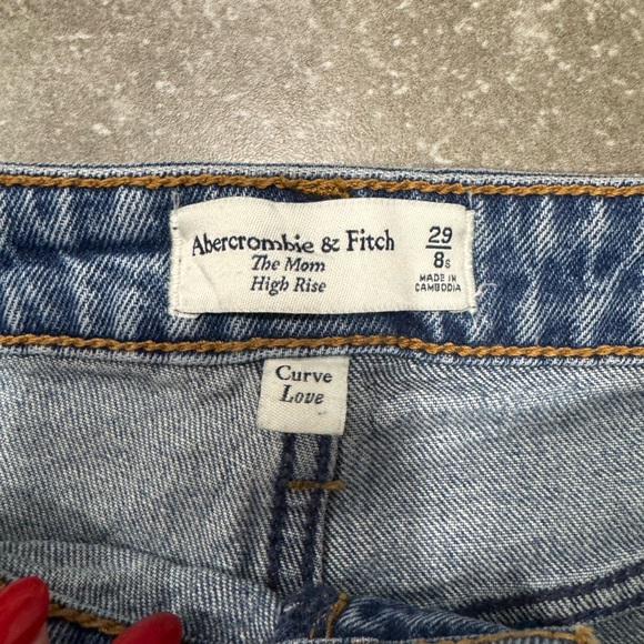 Abercrombie & Fitch Distressed The Mom High Rise Jeans SHORT - Picture 2 of 4